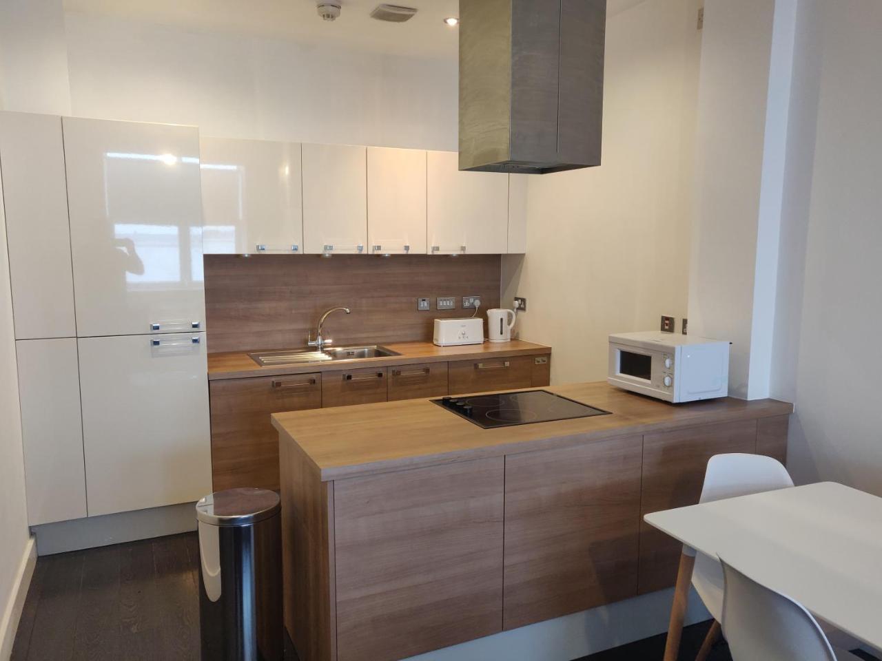 Canal Side Apartment By Serviced Living Liverpool Buitenkant foto