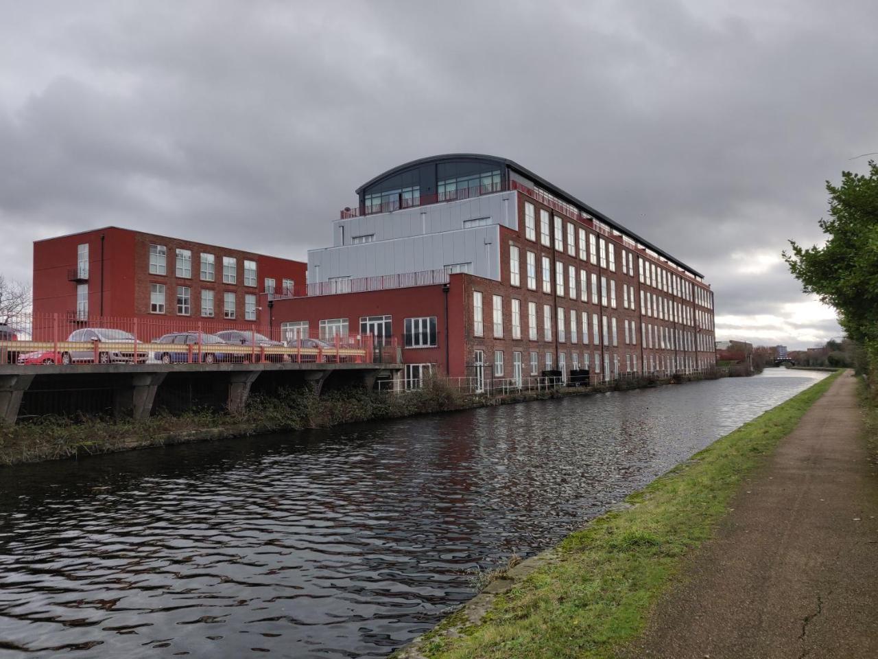 Canal Side Apartment By Serviced Living Liverpool Buitenkant foto