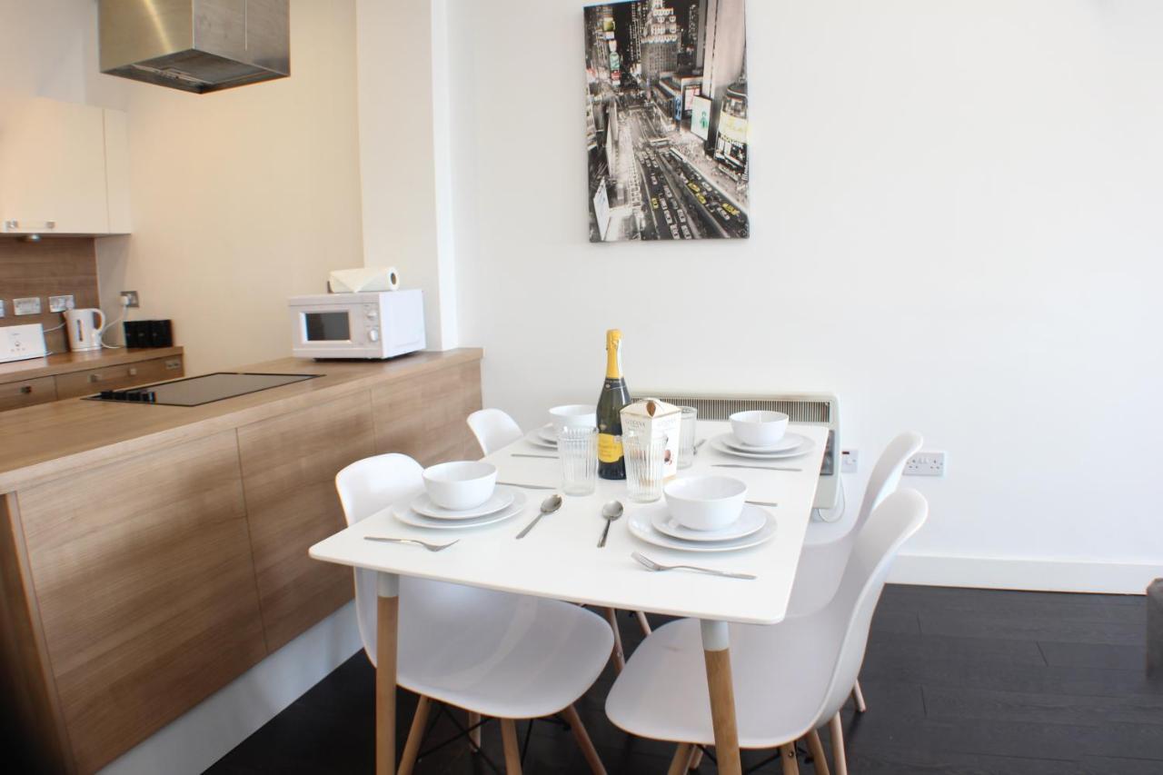 Canal Side Apartment By Serviced Living Liverpool Buitenkant foto