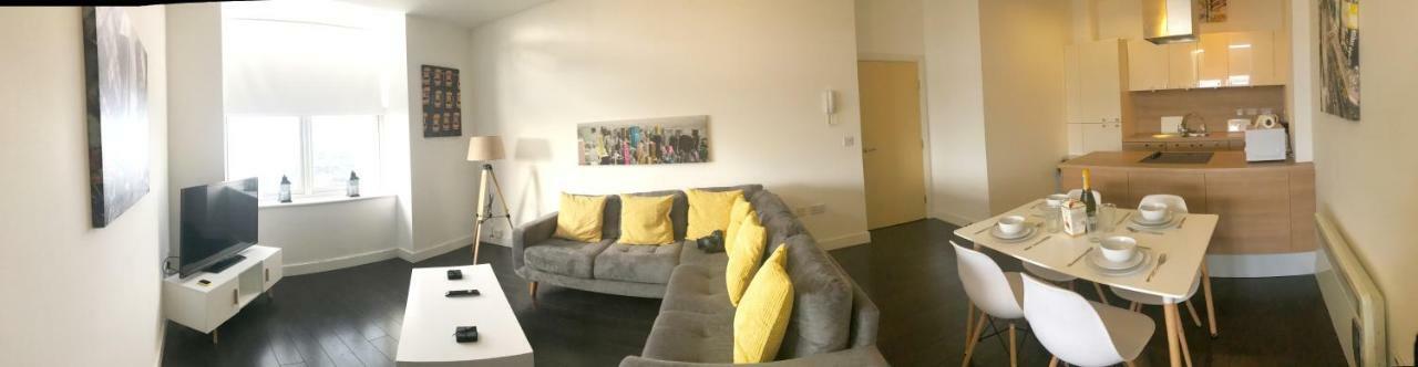 Canal Side Apartment By Serviced Living Liverpool Buitenkant foto